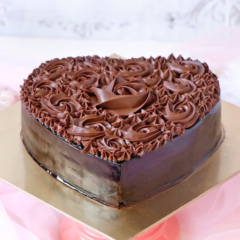 Rosey chocolate cake